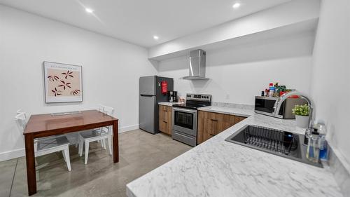 705 22Nd Avenue, Cranbrook, BC - Indoor Photo Showing Kitchen