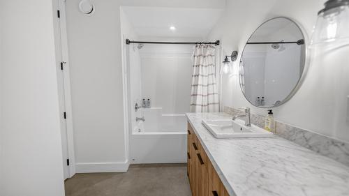 705 22Nd Avenue, Cranbrook, BC - Indoor Photo Showing Bathroom