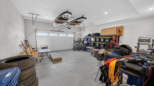705 22Nd Avenue, Cranbrook, BC - Indoor Photo Showing Garage