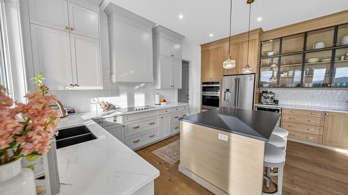 705 22Nd Avenue, Cranbrook, BC - Indoor Photo Showing Kitchen With Upgraded Kitchen