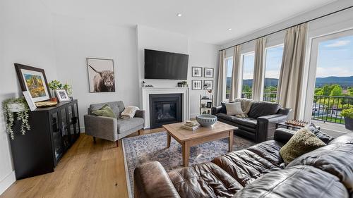 705 22Nd Avenue, Cranbrook, BC - Indoor Photo Showing Living Room With Fireplace