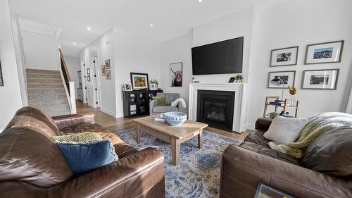 705 22Nd Avenue, Cranbrook, BC - Indoor Photo Showing Living Room With Fireplace