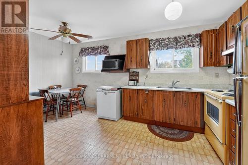 1 - 34 Bow Valley Drive, Hamilton, ON - Indoor Photo Showing Kitchen With Double Sink