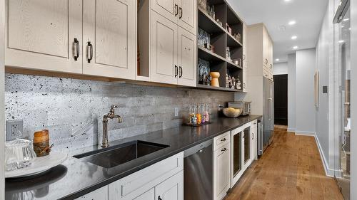 13210 Mccreight Road, Lake Country, BC - Indoor Photo Showing Kitchen With Upgraded Kitchen