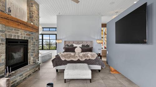 13210 Mccreight Road, Lake Country, BC - Indoor With Fireplace