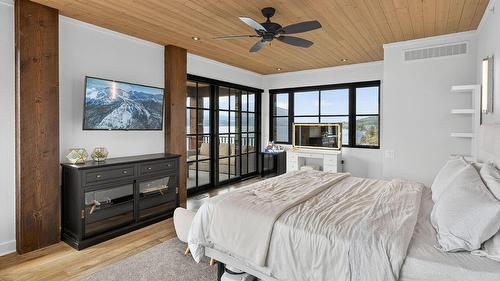 13210 Mccreight Road, Lake Country, BC - Indoor Photo Showing Bedroom