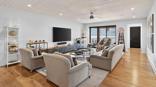 13210 Mccreight Road, Lake Country, BC - Indoor Photo Showing Living Room