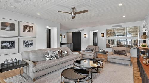 13210 Mccreight Road, Lake Country, BC - Indoor Photo Showing Living Room