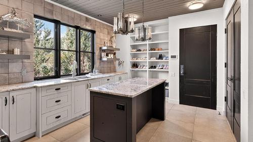 13210 Mccreight Road, Lake Country, BC - Indoor Photo Showing Kitchen