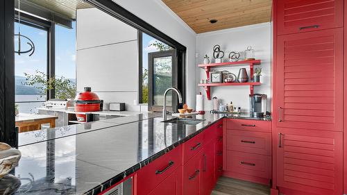 13210 Mccreight Road, Lake Country, BC - Indoor Photo Showing Kitchen With Double Sink