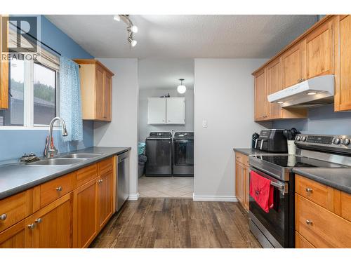 2145 Aintree Drive, Prince George, BC - Indoor Photo Showing Kitchen With Double Sink