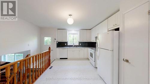 43 Walmer Gardens, London North (North K), ON - Indoor Photo Showing Kitchen