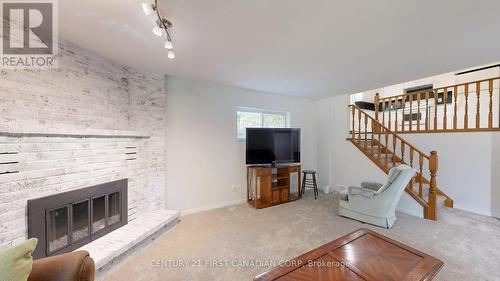 43 Walmer Gardens, London North (North K), ON - Indoor Photo Showing Living Room With Fireplace