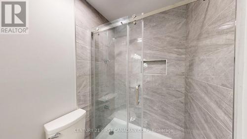 43 Walmer Gardens, London North (North K), ON - Indoor Photo Showing Bathroom