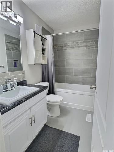 419 Clasky Drive, Estevan, SK - Indoor Photo Showing Bathroom