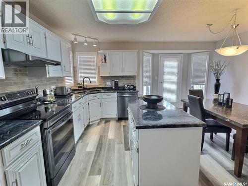 419 Clasky Drive, Estevan, SK - Indoor Photo Showing Kitchen With Upgraded Kitchen