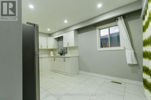 337 Hansen Road N, Brampton, ON - Indoor Photo Showing Bathroom