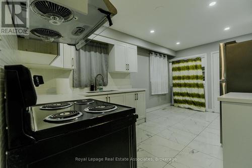 337 Hansen Road N, Brampton, ON - Indoor Photo Showing Kitchen