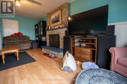 337 Hansen Road N, Brampton, ON - Indoor Photo Showing Living Room With Fireplace