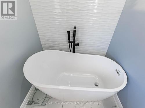18 Sugarhill Drive, Brampton, ON - Indoor Photo Showing Bathroom