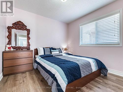 18 Sugarhill Drive, Brampton, ON - Indoor Photo Showing Bedroom