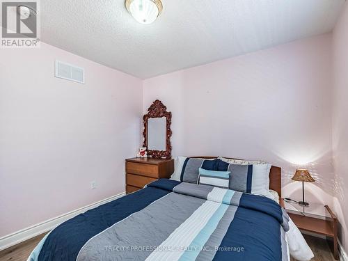 18 Sugarhill Drive, Brampton, ON - Indoor Photo Showing Bedroom