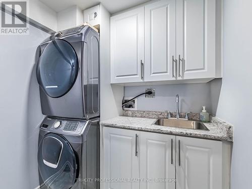 18 Sugarhill Drive, Brampton, ON - Indoor Photo Showing Laundry Room