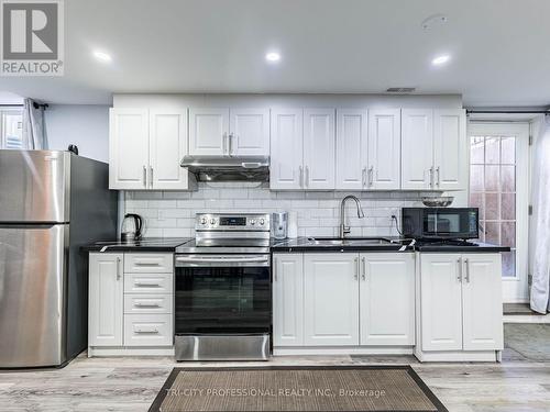 18 Sugarhill Drive, Brampton, ON - Indoor Photo Showing Kitchen