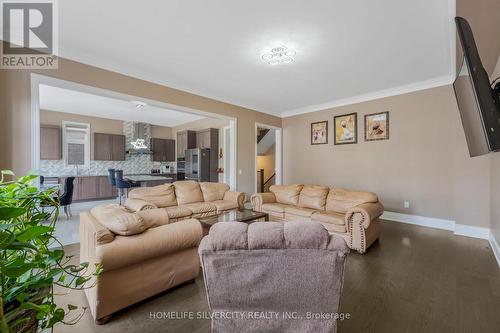 85 James Walker Avenue, Caledon, ON - Indoor Photo Showing Living Room