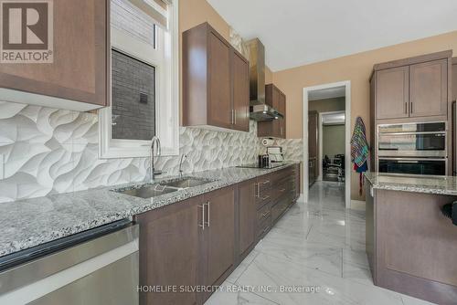 85 James Walker Avenue, Caledon, ON - Indoor Photo Showing Kitchen With Double Sink With Upgraded Kitchen
