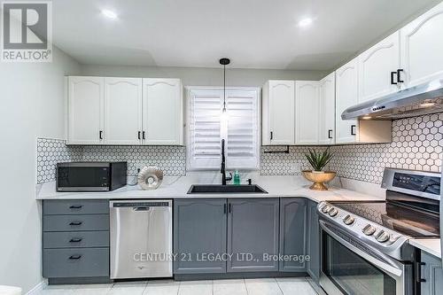 4110 Forest Run Avenue, Burlington, ON - Indoor Photo Showing Kitchen