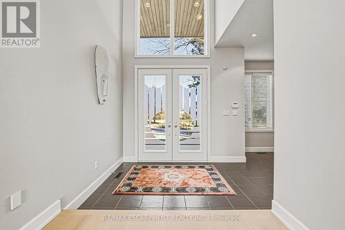 2 Anslow Court, Hamilton, ON - Indoor Photo Showing Living Room With Fireplace
