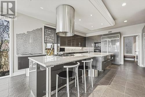 2 Anslow Court, Hamilton, ON - Indoor Photo Showing Kitchen With Upgraded Kitchen