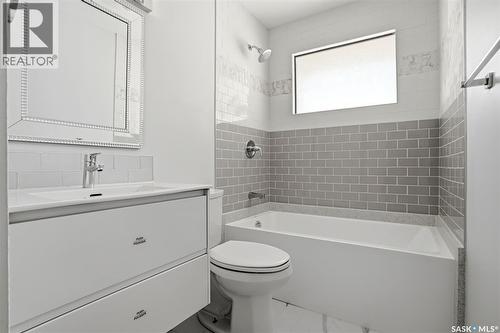 124 Riddell Crescent, Regina, SK - Indoor Photo Showing Bathroom