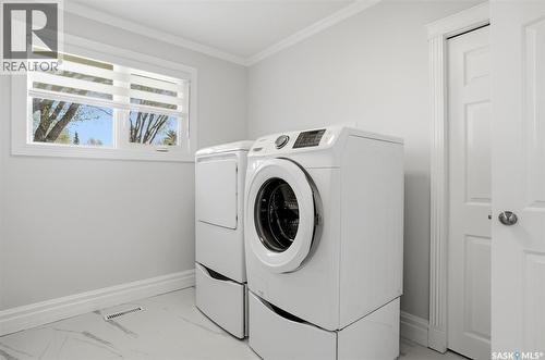 124 Riddell Crescent, Regina, SK - Indoor Photo Showing Laundry Room