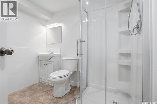 124 Riddell Crescent, Regina, SK - Indoor Photo Showing Bathroom