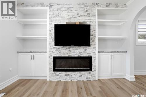 124 Riddell Crescent, Regina, SK - Indoor With Fireplace
