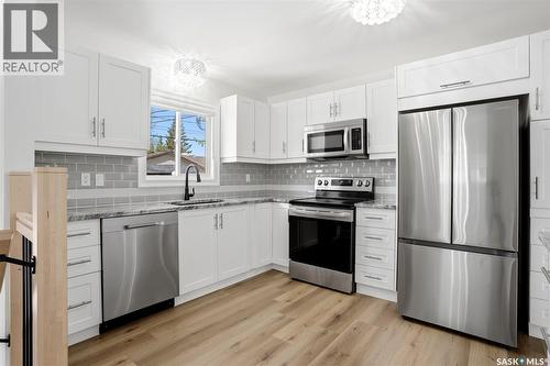 124 Riddell Crescent, Regina, SK - Indoor Photo Showing Kitchen With Upgraded Kitchen