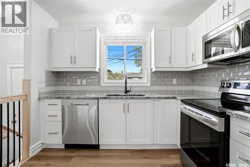 124 Riddell Crescent, Regina, SK - Indoor Photo Showing Kitchen With Upgraded Kitchen