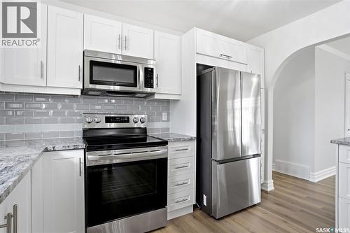 124 Riddell Crescent, Regina, SK - Indoor Photo Showing Kitchen With Upgraded Kitchen