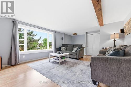 1 Tamarack Street, Deep River, ON - Indoor Photo Showing Living Room
