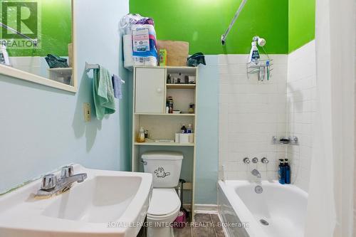 Unit 2 (main floor) bathroom - 634 Gladstone Avenue, Ottawa, ON - Indoor Photo Showing Bathroom