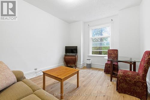 Unit 5 (second floor) living room - 634 Gladstone Avenue, Ottawa, ON - Indoor Photo Showing Living Room