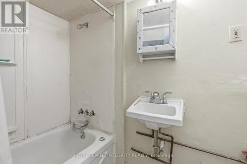 Unit #3 (basement) bathroom - 634 Gladstone Avenue, Ottawa, ON - Indoor Photo Showing Bathroom
