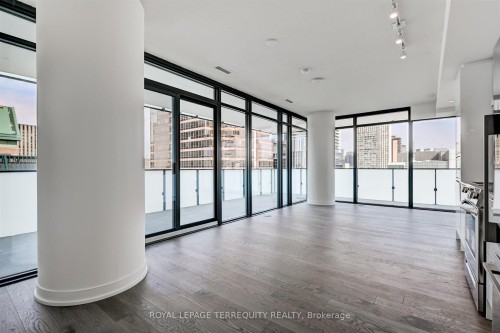 2911-25 Richmond Street E, Toronto, ON - Indoor Photo Showing Other Room