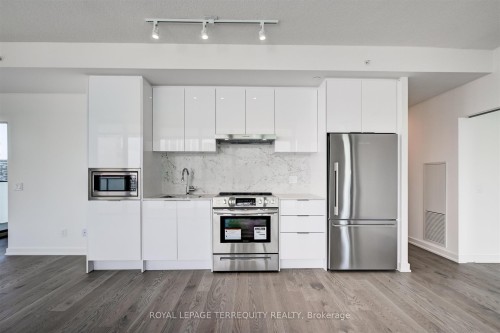 2911-25 Richmond Street E, Toronto, ON - Indoor Photo Showing Kitchen With Upgraded Kitchen