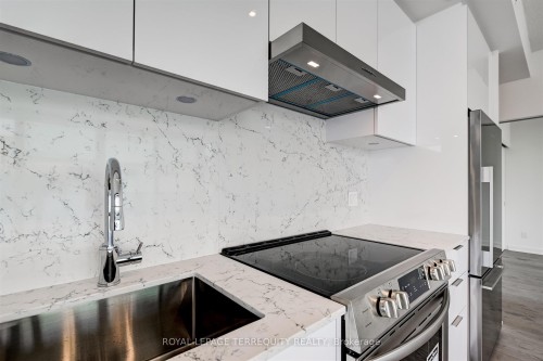 2911-25 Richmond Street E, Toronto, ON - Indoor Photo Showing Kitchen