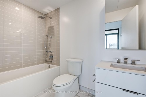 2911-25 Richmond Street E, Toronto, ON - Indoor Photo Showing Bathroom