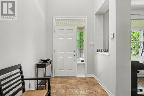 Foyer - 65 Osprey Crescent, Ottawa, ON 