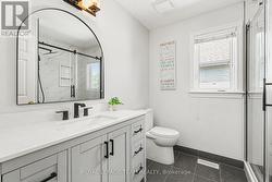 Shared bath for Front and Rear Bedrooms - 